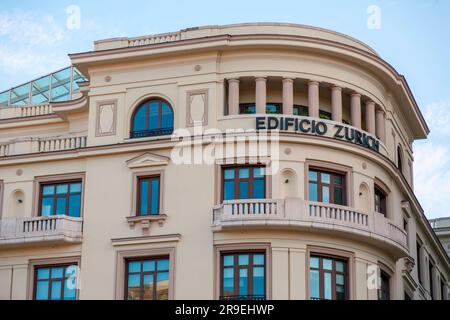 Madrid, Spanien - 19. FEBRUAR 2022: Art déco-Architektur im Zentrum von Madrid, der Hauptstadt Spaniens. Stockfoto