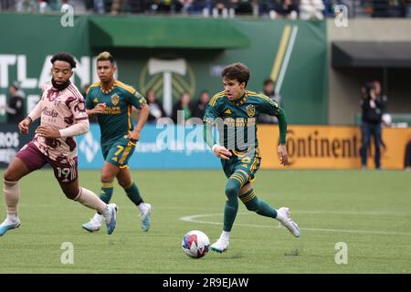 25. März 2023; Portland, Oregon, USA; MLS-Match zwischen der Los Angeles Galaxy und Portland Timbers im Providence Park. (Foto: Al Sermeno) Stockfoto