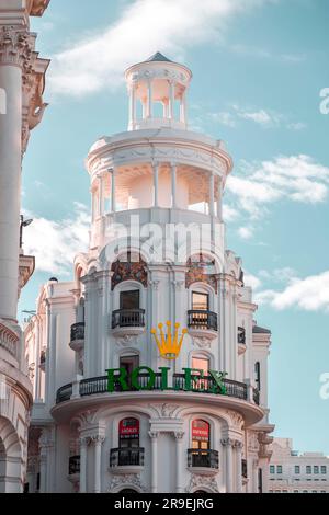 Madrid, Spanien - 19. FEBRUAR 2022: Art déco-Architektur im Zentrum von Madrid, der Hauptstadt Spaniens. Stockfoto