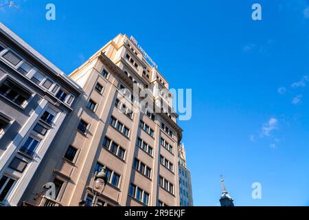 Madrid, Spanien - 19. FEBRUAR 2022: Art déco-Architektur im Zentrum von Madrid, der Hauptstadt Spaniens. Stockfoto
