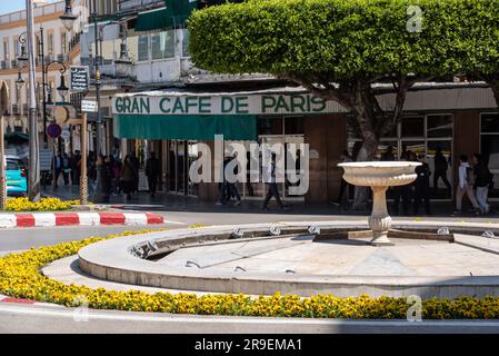 Das berühmte Gran Cafe de Paris befindet sich im Stadtzentrum von Tanger, Marokko Stockfoto