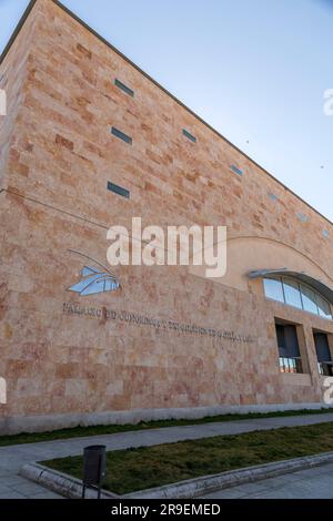 Salamanca, Spanien – 20. FEBRUAR 2022: Außenansicht des Kongresses und Expo-Palastes von Castille und Leon in Salamanca, Spanien. Stockfoto