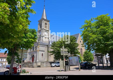 Das malerische Dorf Quarre les Tombes im Stadtteil Morvan, Yonne FR Stockfoto