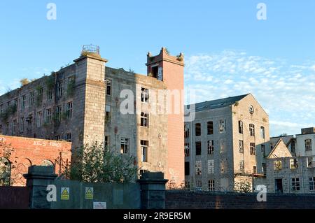 ABERDEEN, SCHOTTLAND - 24. JUNI 2023: Broadford-Werke in der Maberly Street einschließlich Schottlands ältester Textilfabrik mit Eisenrahmen, Stockfoto