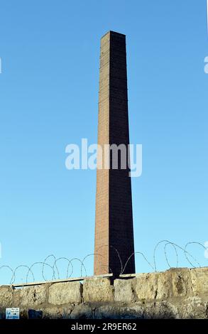 ABERDEEN, SCHOTTLAND - 24. JUNI 2023: Alter Staubabsaugturm bei Broadford Works in Maberly St einschließlich Schottlands ältester Textilfabrik mit Eisenrahmen Stockfoto