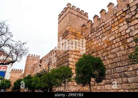 Die Königlichen Alcazars von Sevilla, historisch bekannt als Al Qasr Al Muriq, ist ein königlicher Palast, erbaut für den christlichen König Peter von Kastilien. Stockfoto