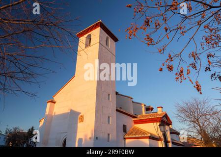 Kirche San Nicolas am Platz Mirador del San Nicolas in Albaicin, Granada, Spanien. Stockfoto