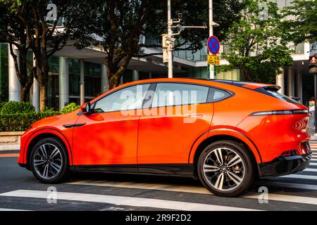 Ein Elektro-SUV XPeng G6 Performance wird auf einer Probefahrt in Guangzhou, Provinz Guangdong, China, gefahren. Stockfoto