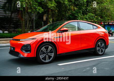 Ein Elektro-SUV XPeng G6 Performance wird auf einer Probefahrt in Guangzhou, Provinz Guangdong, China, gefahren. Stockfoto