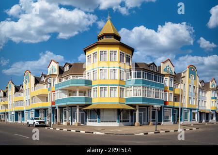 Farbenfrohe Kolonialgebäude in Swakopmund, Namibia, Afrika. Stockfoto