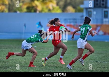 Eine Gruppe kanadischer Rugbyspielerinnen, die im April 2022 beim Rugby Sevens Turnier auf den Bahamas teilnehmen Stockfoto