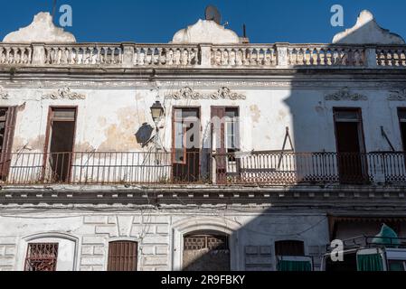 Alte verfallene Art déco-Häuser in der Ville Nouvelle von Casablanca, Marokko Stockfoto