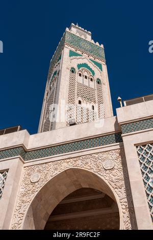 Außenansicht der berühmten Hassan II Moschee an der Küste von Casablanca, Marokko Stockfoto