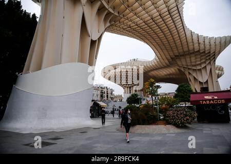 Sevilla, Spanien - 24. FEBRUAR 2022: Setas de Sevilla, Pilze von Sevilla, ursprünglich Metropol Parasol am La Encarnacion Square. Entworfen von J Stockfoto