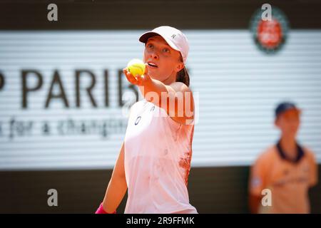 Polnischer Tennisspieler IGA Swiatek spielt während der French Open 2023 in Roland Garros, Paris, Frankreich. Stockfoto