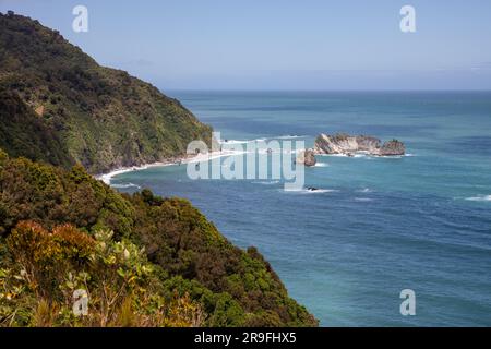 Der Blick über das Tasmanische Meer vom Knights Point Lookout, Westküste, Südinsel, Neuseeland. Foto: Rob Watkins Stockfoto