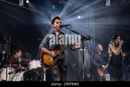 Glastobury, Großbritannien, 25/06/2023, weit weg von den Heiligen, die auf dem Glastonbury Festival 2023, Großbritannien, auftreten. 25. Juni 2023. Kredit: Alamy Live News/Charlie Raven Kredit: Charlie Raven/Alamy Live News Stockfoto