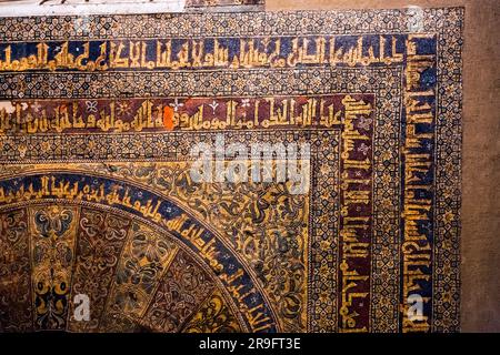 Cordoba, Spanien - 25. Februar 2022: Innenansicht und dekorative Details der herrlichen Moschee von Cordoba. Heute ist die Mezquita-Kathedrale, Andalusien Stockfoto