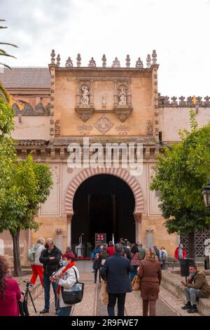 Cordoba, Spanien - 25. Februar 2022: Außenansicht und dekorative Details der herrlichen Moschee von Cordoba. Heute ist die Mezquita-Kathedrale, Andalusien Stockfoto