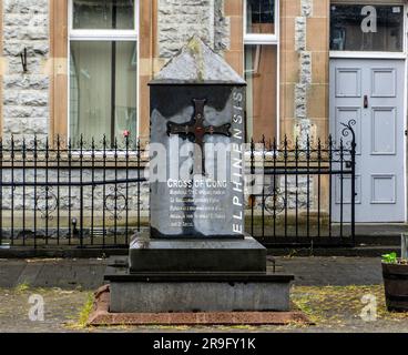 Eine Nachbildung des Kreuzes des Cong in der Stadt Elphin, Roscommon, Irland. Das ursprüngliche Kreuz befindet sich im Nationalmuseum von Irland. Stockfoto