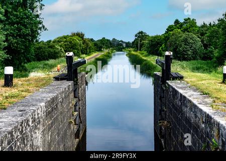 Schleuse 45 des Royal Canal bei Cloondara, County Longford, Irland. Stockfoto