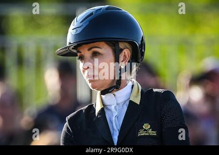 Paris, Frankreich, Frankreich. 24. Juni 2023. Edwina TOPPT-ALEXANDER von Australien während der Longines Global Champions Tour, Paris Eiffel Jumping auf Champs de Mars am 24. Juni 2023 in Paris, Frankreich. (Kreditbild: © Matthieu Mirville/ZUMA Press Wire) NUR REDAKTIONELLE VERWENDUNG! Nicht für den kommerziellen GEBRAUCH! Stockfoto