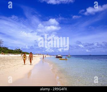 Coral cay Reinfern Beach, Green Island, Great Barrier Reef Marine Park, Queensland, Australien Stockfoto