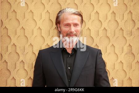 London, Großbritannien. 26. Juni 2023. Mads Mikkelsen besucht die britische Premiere „Indiana Jones and the Dial of Destiny“ am Cineworld Leicester Square in London. (Foto: Fred Duval/SOPA Images/Sipa USA) Guthaben: SIPA USA/Alamy Live News Stockfoto