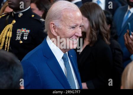 Washington, Vereinigte Staaten. 26. Juni 2023. US-Präsident Joe Biden spricht am Montag, den 26. Juni 2023, zur Ankündigung der Hochgeschwindigkeits-Internetinfrastruktur in Administrations im East Room des Weißen Hauses in Washington, DC. Kredit: Ken Cedeno/Pool über CNP/dpa/Alamy Live News Stockfoto