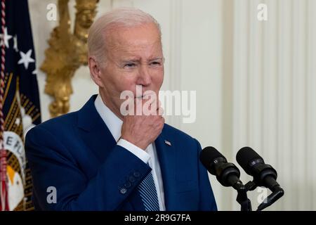 Washington, Vereinigte Staaten. 26. Juni 2023. US-Präsident Joe Biden spricht am Montag, den 26. Juni 2023, zur Ankündigung der Hochgeschwindigkeits-Internetinfrastruktur in Administrations im East Room des Weißen Hauses in Washington, DC. Kredit: Ken Cedeno/Pool über CNP/dpa/Alamy Live News Stockfoto