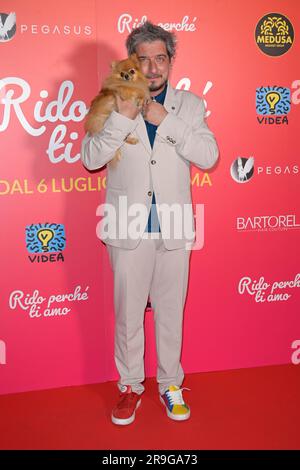 Rom, Italien. 26. Juni 2023. Paolo Ruffini besucht den roten Teppich der Rido perchè ti amo Premiere im Cinema Adriano. Kredit: SOPA Images Limited/Alamy Live News Stockfoto