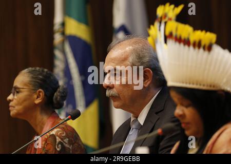 Portrait von Marina Silva, Umweltministerin, Aloízio Mercadante, Präsidentin von BNDES, und Sonia Guajajara, minister für indigene Völker Stockfoto