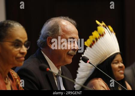 Portrait von Marina Silva, Umweltministerin, Aloízio Mercadante, Präsidentin von BNDES, und Sonia Guajajara, minister für indigene Völker Stockfoto