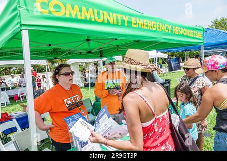 Miami Beach Florida, Altos del Mar Park, Turtle Fest Festival Event, familienfreundlich, CERT Community Emergency Response Team Anbieter Aussteller Freiwillige i Stockfoto