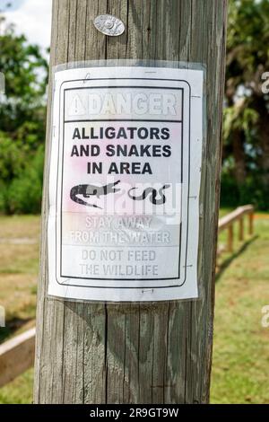 Genf Florida, Jolly Gator Fish Camp, Alligatoren Schlangen Gebiet Schild Warnung Stockfoto