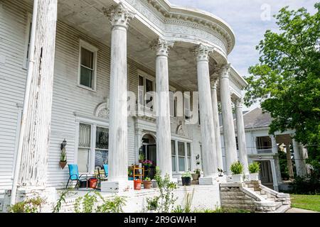 Macon Georgia, College Street, InTown Macon District, Haus Herrenhäuser Säulen, abblätternde Farbe, schlecht gepflegt, abgenutzt, außen, Gebäude Stockfoto
