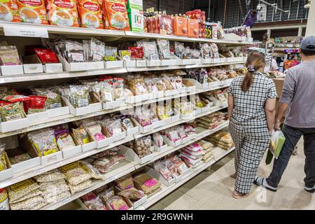 Macon Georgia, Shri Hari Indo-Pak Supermarkt, asiatische Paare Shopping, Importe Lebensmittel Ausstellungsverkauf, Innenausstattung Stockfoto