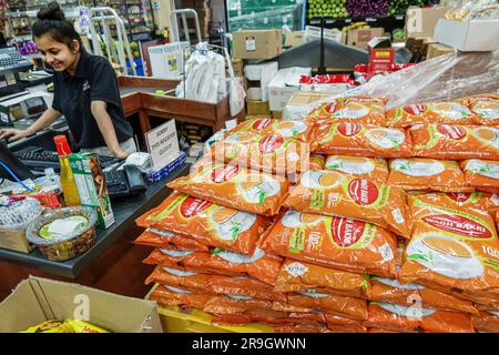 Macon Georgia, Shri Hari Indo-Pak Supermarkt, asiatische Kassiererin, importierte Lebensmittel, Innenräume Stockfoto