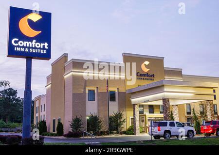 Macon Georgia, Eingang des Comfort Inn & Suites Hotels, abends, Außenansicht, Gebäude, Vorderseite Stockfoto