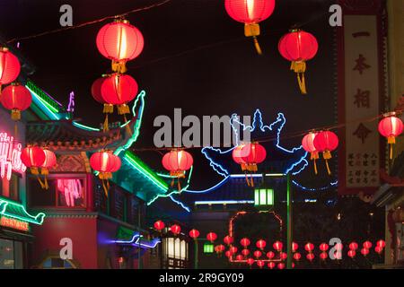 Chinese Moon Festival am Chinatown Plaza bei Nacht in Los Angeles, Kalifornien Stockfoto