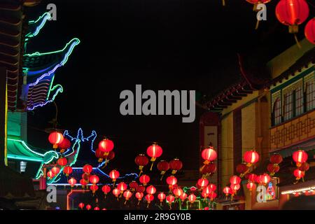 Chinese Moon Festival am Chinatown Plaza bei Nacht in Los Angeles, Kalifornien Stockfoto