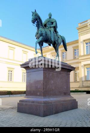 Reiterstatue von Kaiser Wilhelm I. im Innenhof der Alten Staatsgalerie, Alte Staatsgalerie, Stuttgart Stockfoto