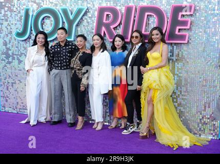 Los Angeles, USA. 26. Juni 2023. (L-R) JOY RIDE Cast & Crew - Sherry Cola, Sabrina Wu, Stephanie Hsu, Teresa Hsiao, Cherry Chevapravatdumrong, Adele Lim und Ashley Park im Lionsgate's JOY RIDE Los Angeles Premiere, das am Montag, den 26. Juni 2023, im Regency Village Theater in Westwood, Kalifornien, stattfindet. (Foto: Sthanlee B. Mirador/Sipa USA) Guthaben: SIPA USA/Alamy Live News Stockfoto