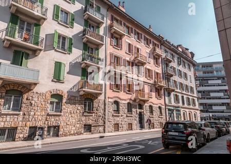 Genf, Schweiz - 25. MÄRZ 2022: Allgemeine Architektur und Straßenblick aus Genf, Schweiz am 25. März. Stockfoto