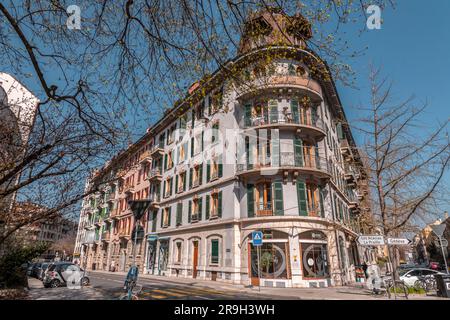 Genf, Schweiz - 25. MÄRZ 2022: Allgemeine Architektur und Straßenblick aus Genf, Schweiz am 25. März. Stockfoto