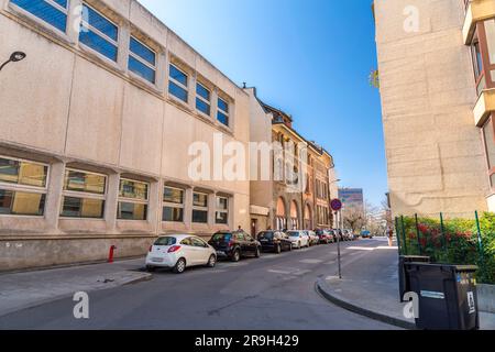 Genf, Schweiz - 25. MÄRZ 2022: Allgemeine Architektur und Straßenblick aus Genf, Schweiz am 25. März. Stockfoto