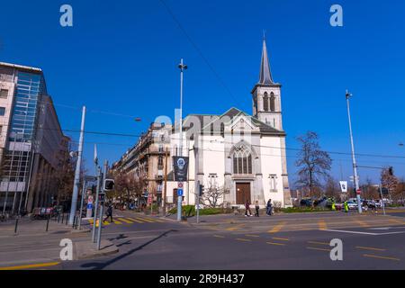 Genf, Schweiz - 25. MÄRZ 2022: Außenansicht des Plainpalais-Tempels an der Avenue du Mail, Genf, Schweiz. Stockfoto