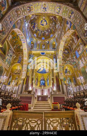 PALERMO, ITALIEN - 9. NOVEMBER 2022: Die Mosaiken von Cappella Palatina. Die Kapelle stammt aus dem 12. Jahrhundert. Stockfoto