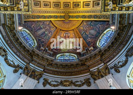 06.23.23. London, Vereinigtes Königreich. Die St. Pauls-Kathedrale ist die beliebteste touristische Kirche in London. Herrliche Innenräume und erstaunliche Kunst auf t Stockfoto