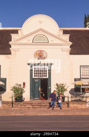Das historische Drostdy Hotel in der Stadt Graaff-Reinet in der südafrikanischen Provinz Ostkap ist ein gutes Beispiel für kapholländische Architektur. Stockfoto